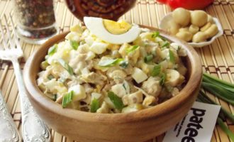 Салат из курицы и яиц