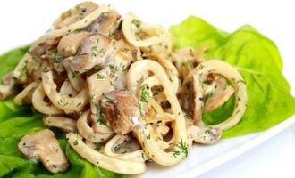 Салат Кальмары с шампиньонами