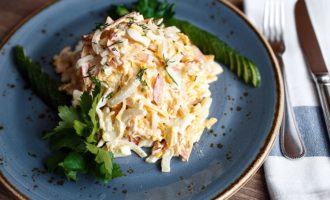 Салат из куринных грудок и шампиньонов