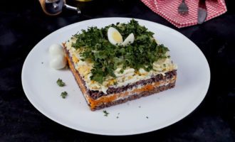Салат с куриной печенью
