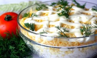 Салат из мяса курицы с орехами