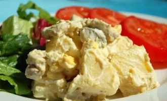 Салат из курицы и картофеля