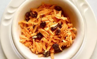 салат из моркови и изюма