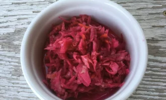 Салат из русской капусты и свеклы
