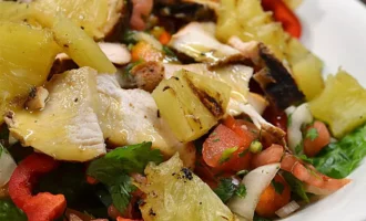 Карибский салат с курицей