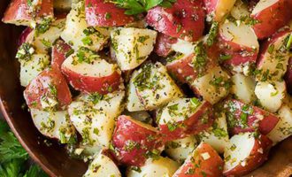 Салат из краснокожего картофеля