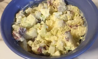 салат из красного картофеля