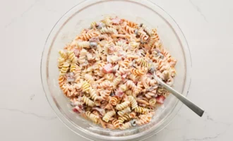 выложить все в миску