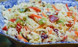 Калифорнийский салат из капусты