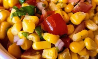 Летний салат с кукурузой-гриль