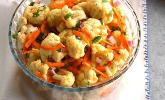 Салат из маринованной цветной капусты