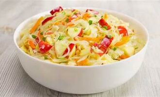 Салат из квашеной капусты