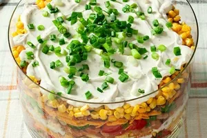 Салат из кукурузного хлеба