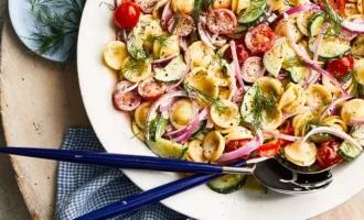 Салат с Макаронами из огурцов