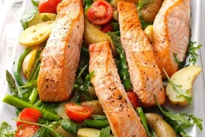 Салат из лосося и картошки