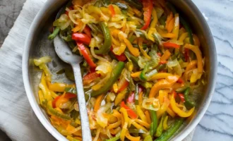 Жареный перец с луком