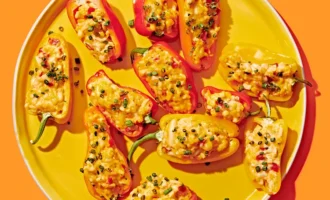 Мини-перцы-с-начинкой-из-сыра.