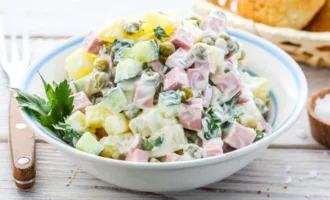 Оливье со сметаной