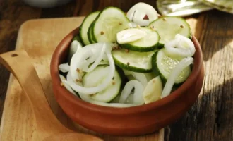 Консервированный салат из огурцов