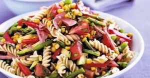 Итальянский салат с пастой